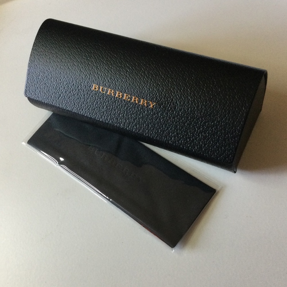 BURBERRY BLACK LEATHER SUNGLASSES CASE WITH CLEANING CLOTH